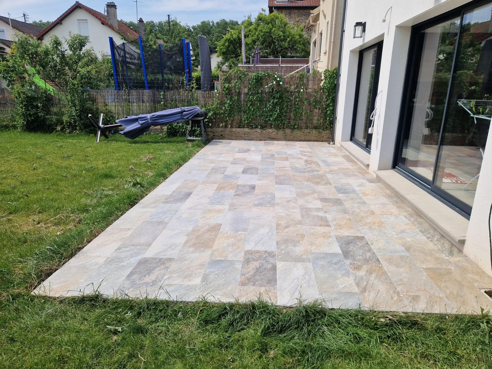 Trabalho de pavimentos em residência